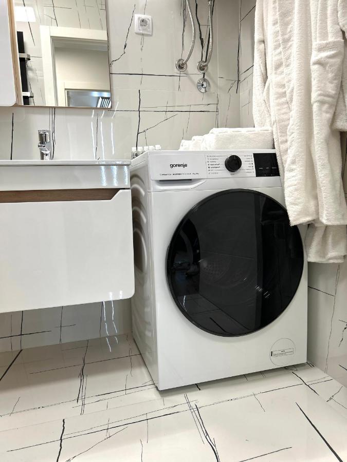 Apartman Lux-Besplatno Koriscenje Zasebne Garaze Sremska Mitrovica Exterior foto