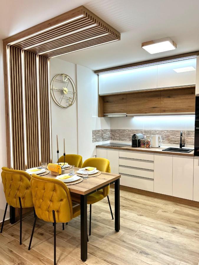 Apartman Lux-Besplatno Koriscenje Zasebne Garaze Sremska Mitrovica Exterior foto