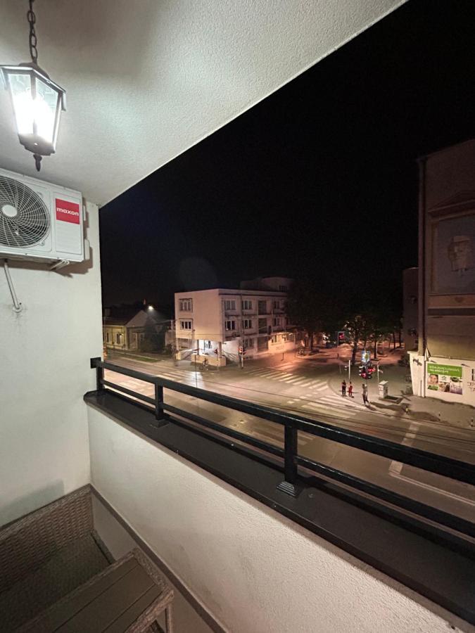 Apartman Lux-Besplatno Koriscenje Zasebne Garaze Sremska Mitrovica Exterior foto