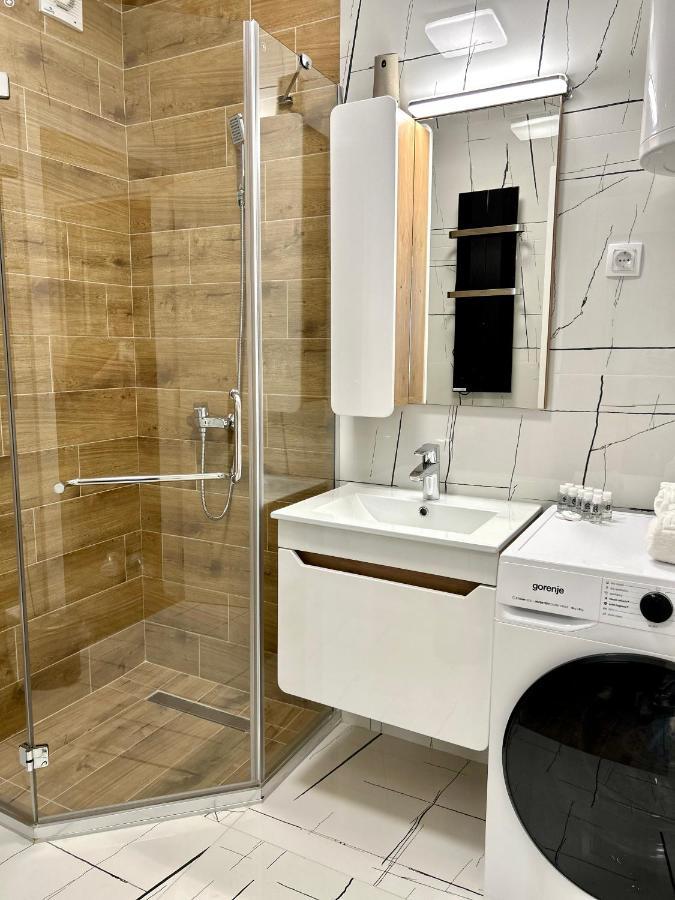 Apartman Lux-Besplatno Koriscenje Zasebne Garaze Sremska Mitrovica Exterior foto