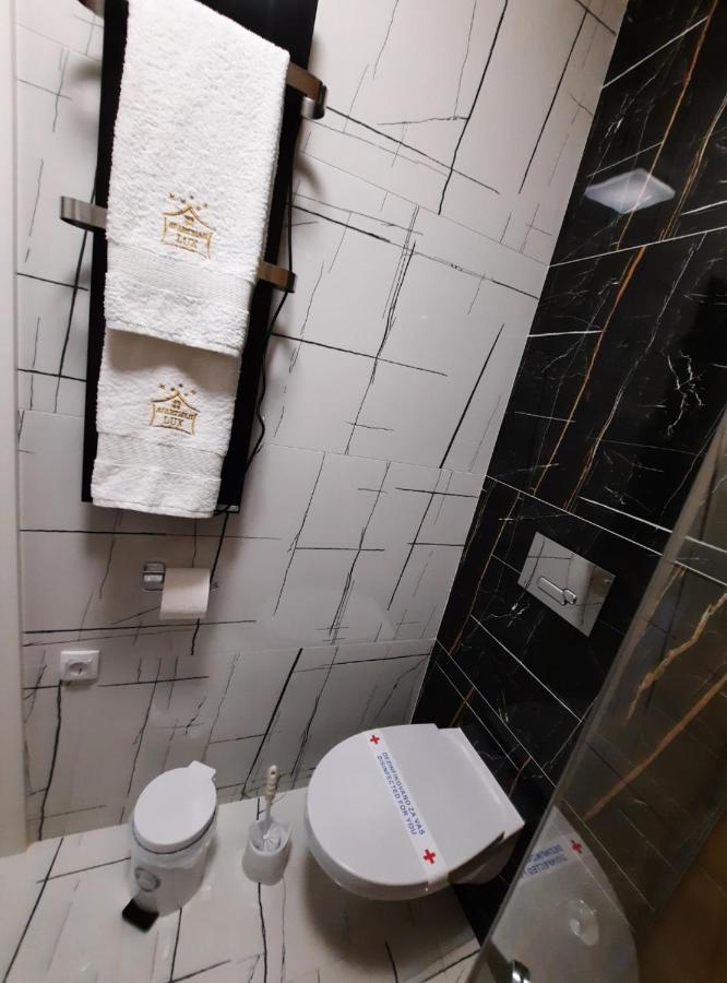 Apartman Lux-Besplatno Koriscenje Zasebne Garaze Sremska Mitrovica Exterior foto